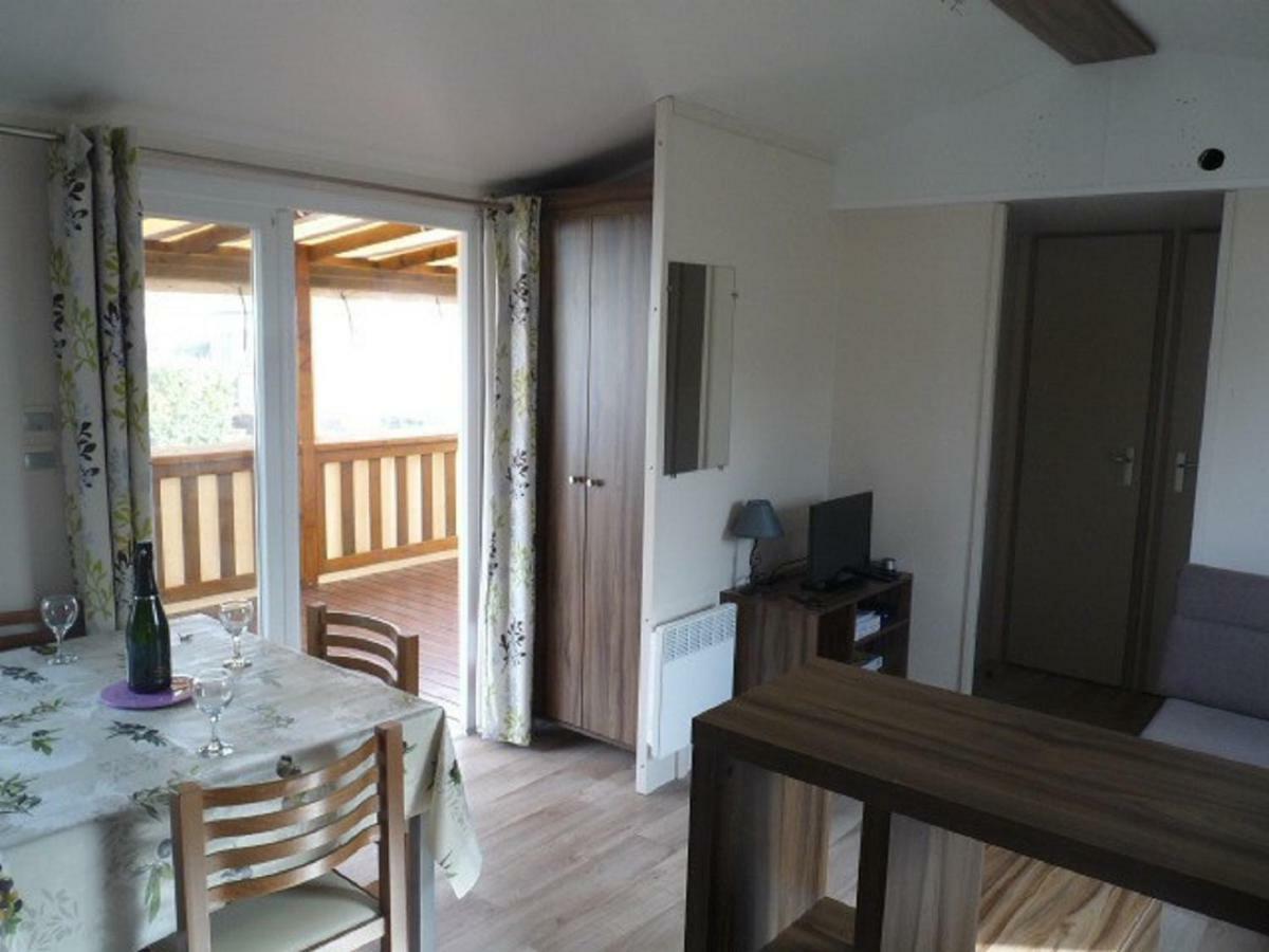 Mobile Home Ht De Gamme Climatise Dans Le Camping **** De La Reserve Gastes Exterior photo